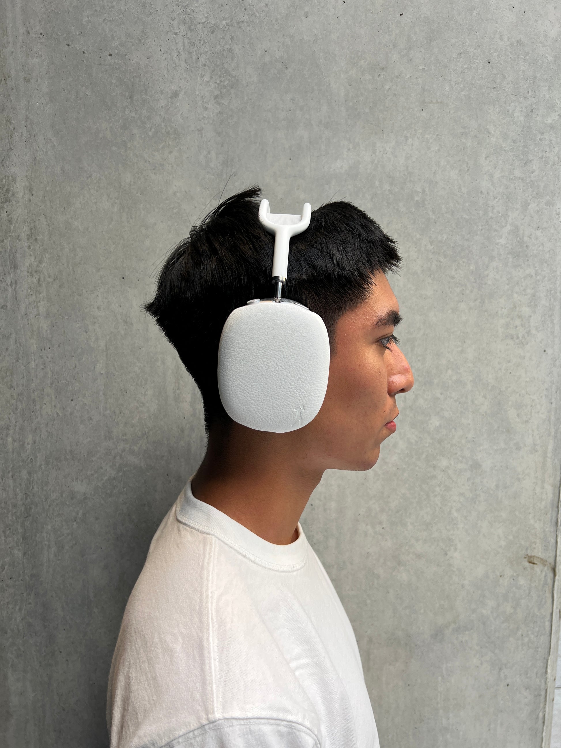 "Walkman" Genuine Leather Airpods Max Cover - Cloud White