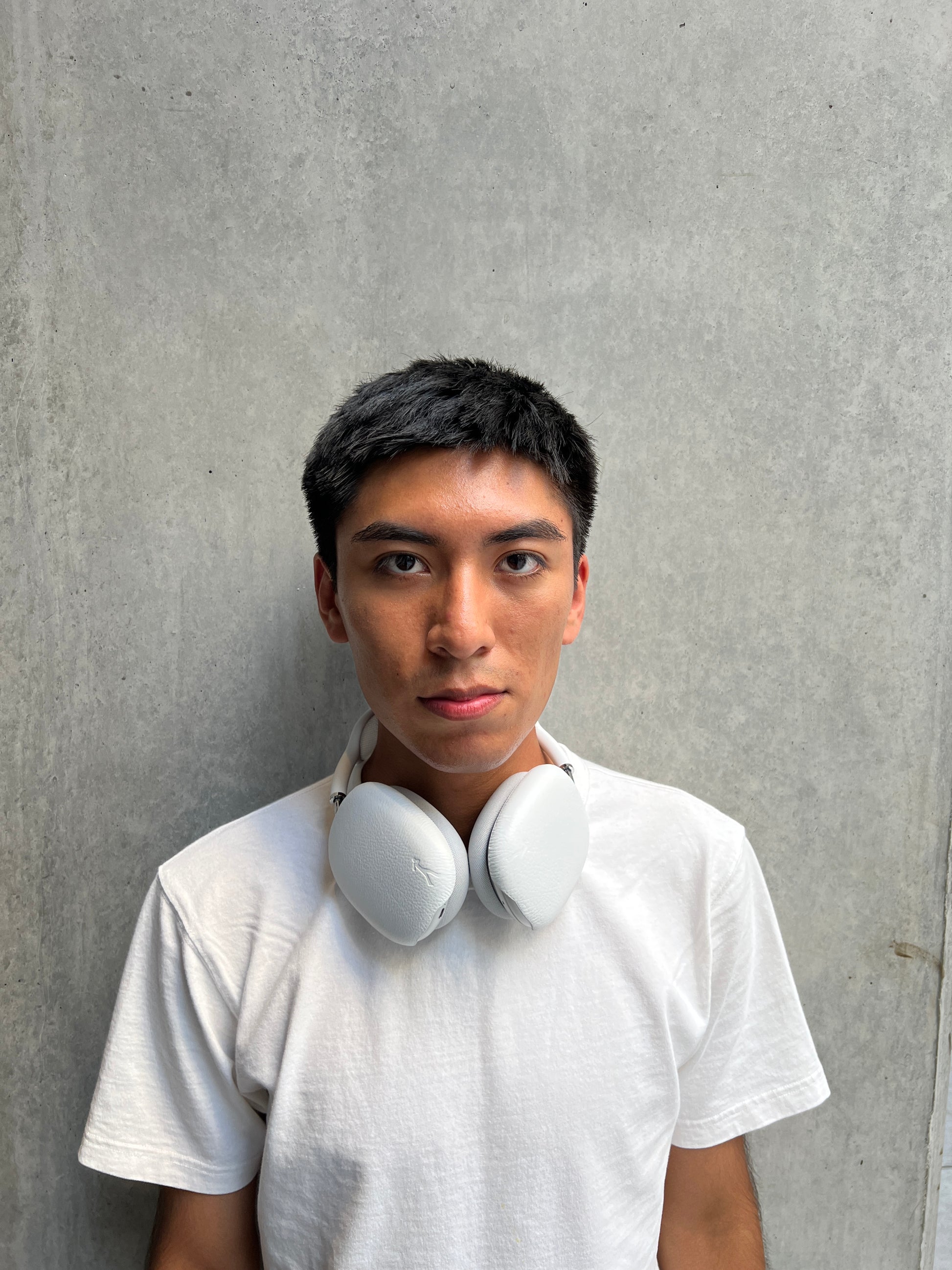 "Walkman" Genuine Leather Airpods Max Cover - Cloud White