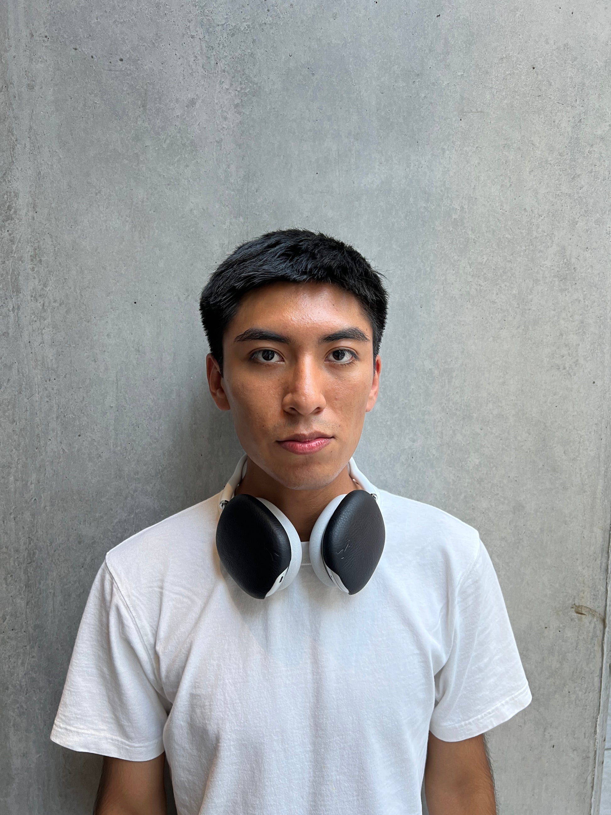 "Walkman" Genuine Leather Airpods Max Cover - Onyx Black