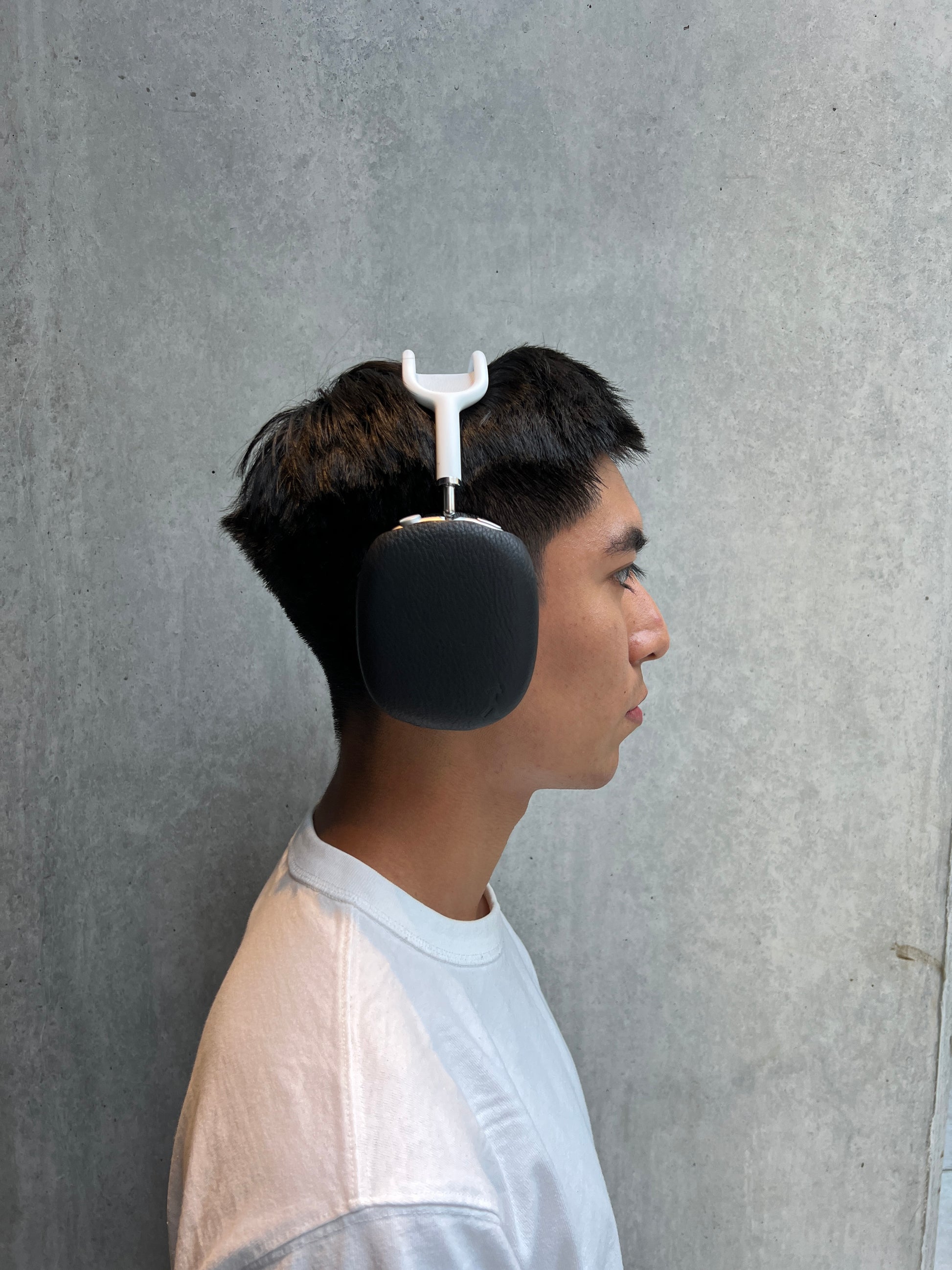 "Walkman" Genuine Leather Airpods Max Cover - Onyx Black