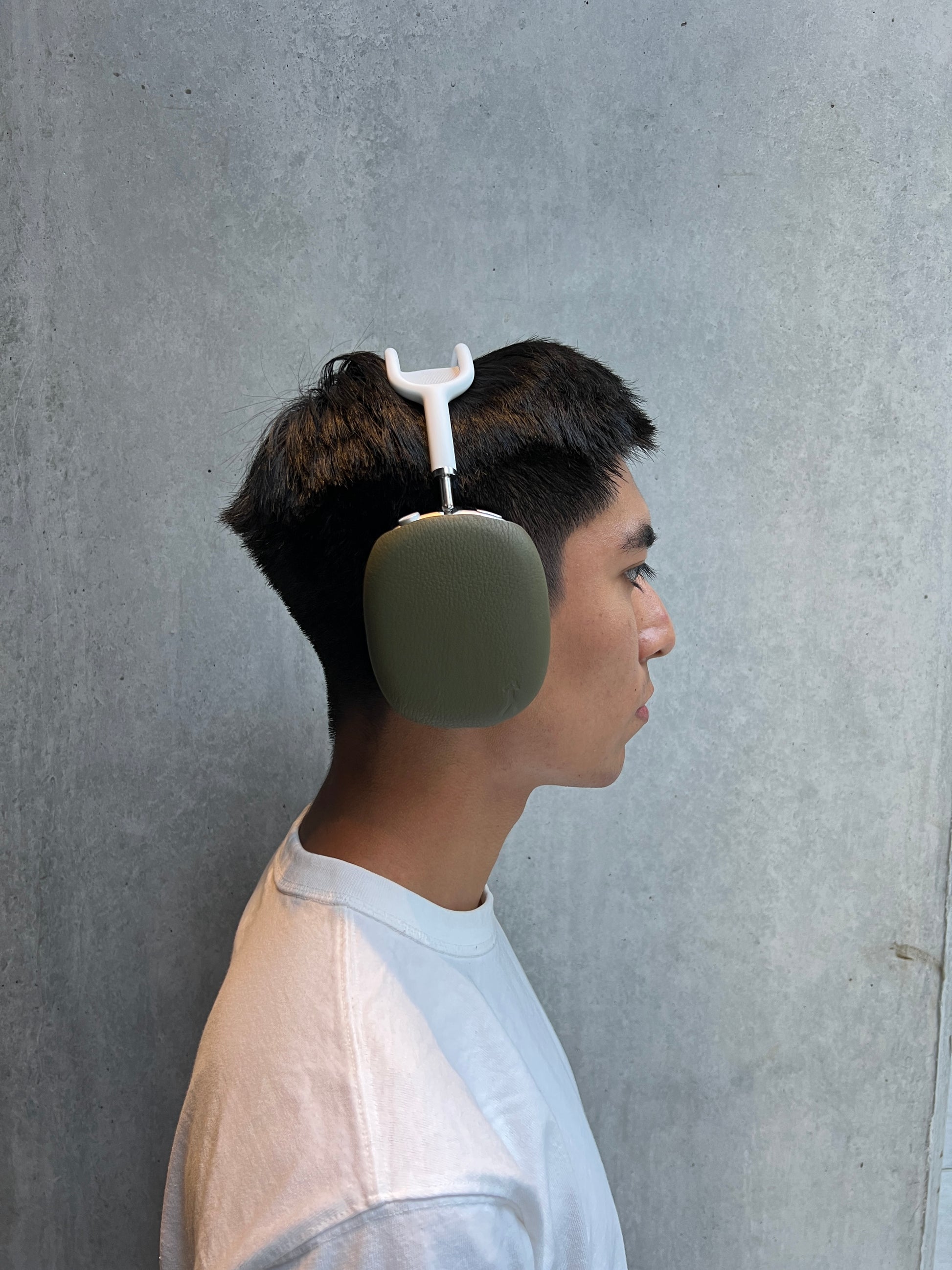 "Walkman" Genuine Leather Airpods Max Cover - Dark Olive