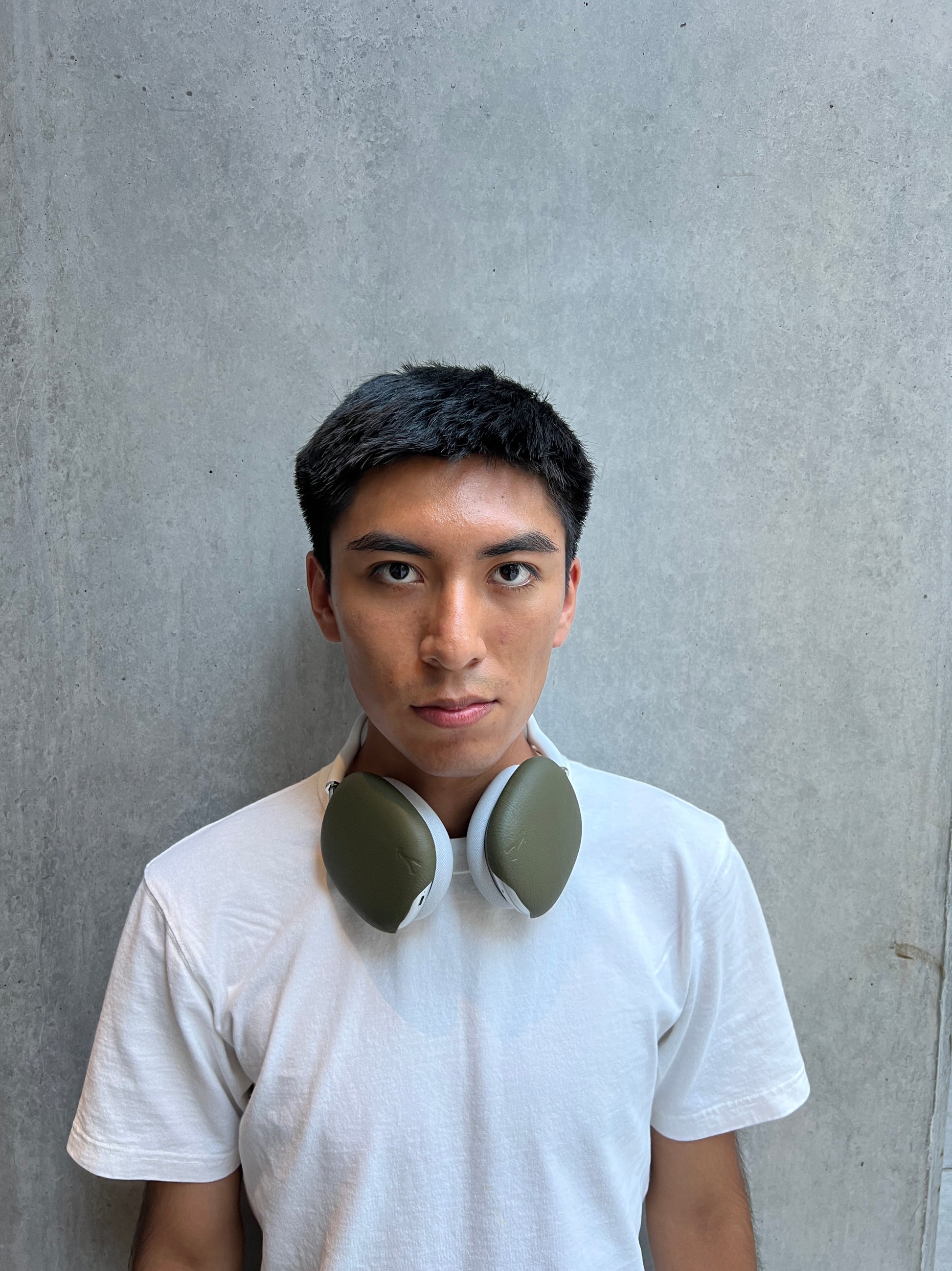 "Walkman" Genuine Leather Airpods Max Cover - Dark Olive