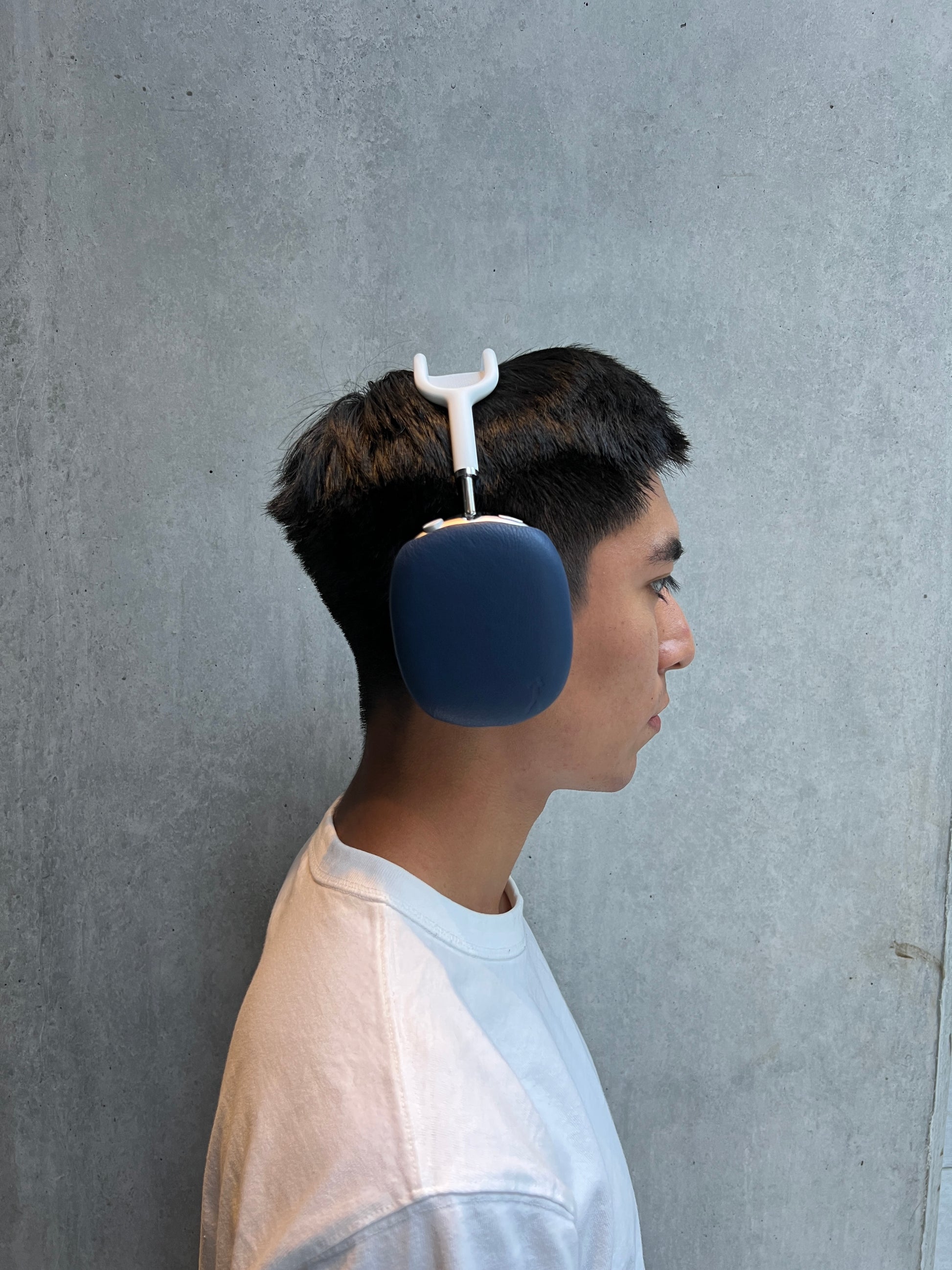 "Walkman" Genuine Leather Airpods Max Cover - Commuter Blue