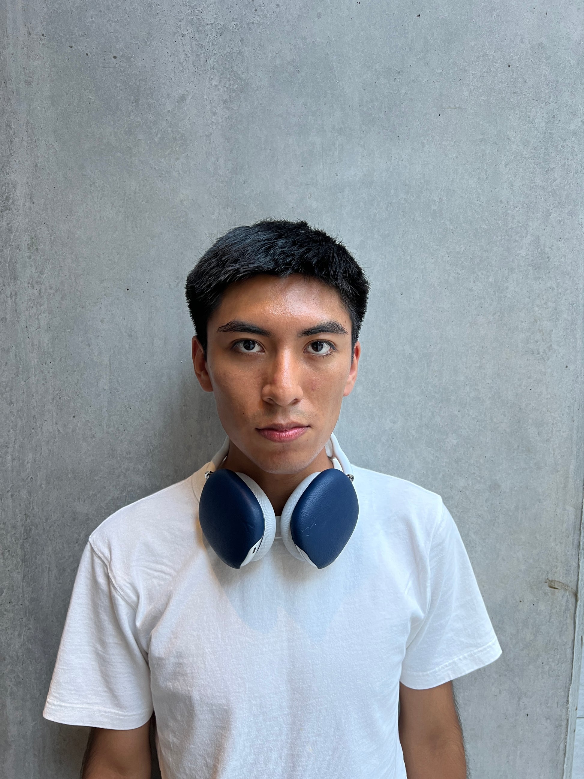 "Walkman" Genuine Leather Airpods Max Cover - Commuter Blue