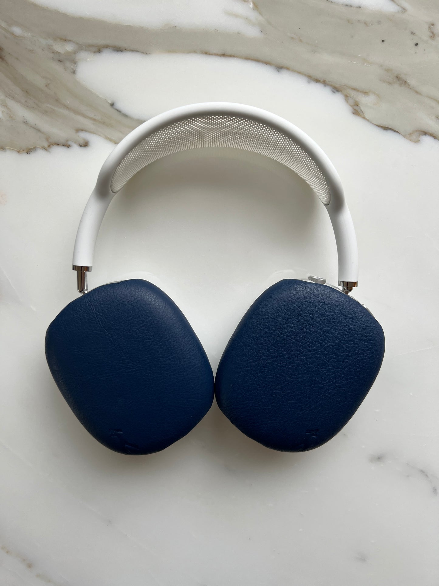 "Walkman" Genuine Leather Airpods Max Cover - Commuter Blue