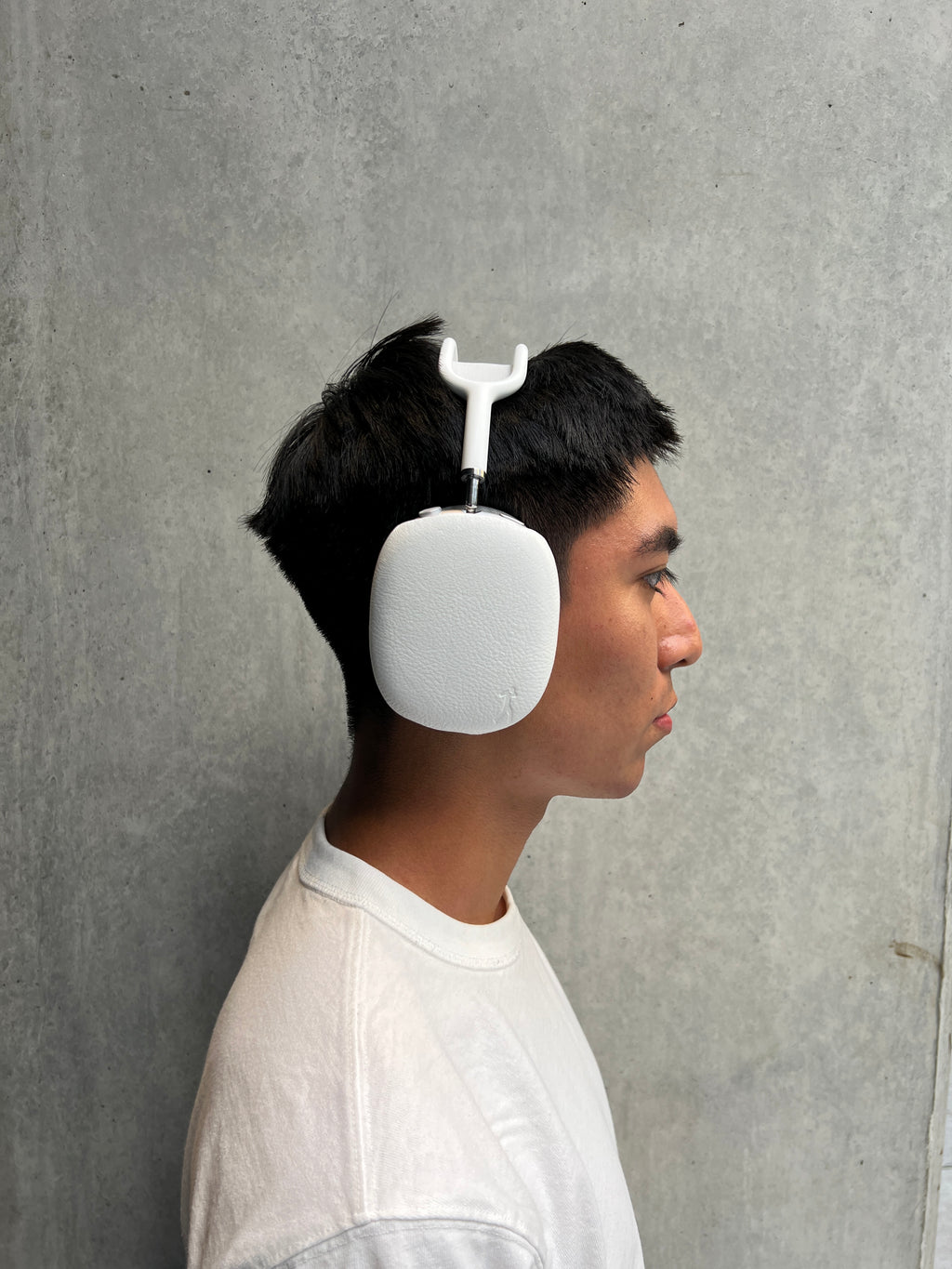"Walkman" Genuine Leather Airpods Max Cover - Cloud White