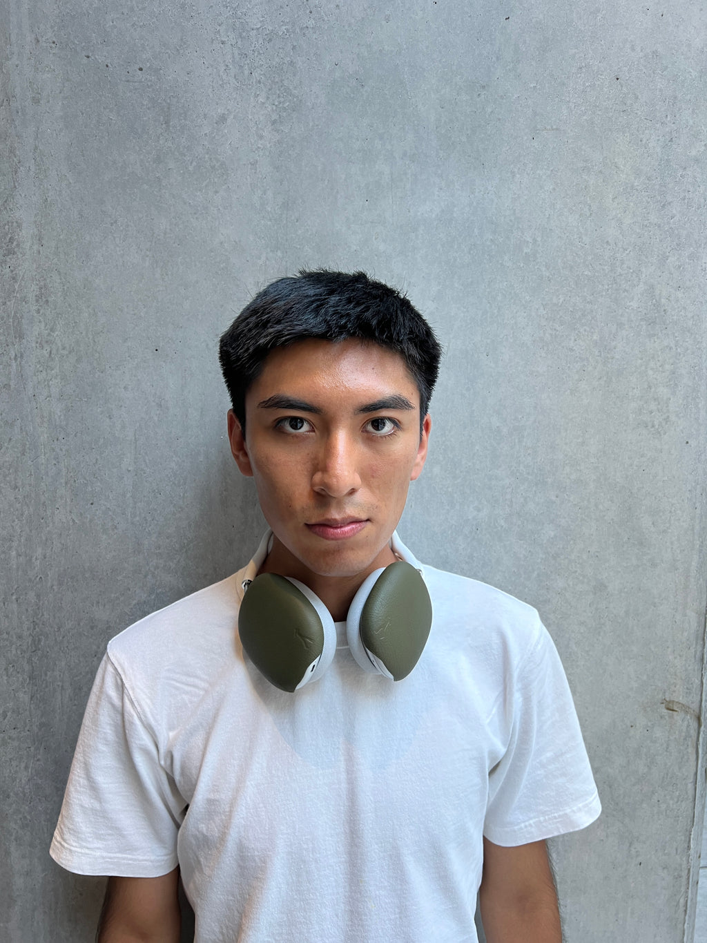 "Walkman" Genuine Leather Airpods Max Cover - Dark Olive